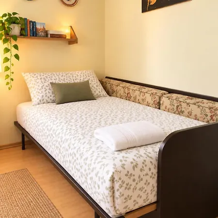 Apartamento Prostorny Kousek Od Centra V Klidne Ctvrti, S Vyhledem Do Zahrady
